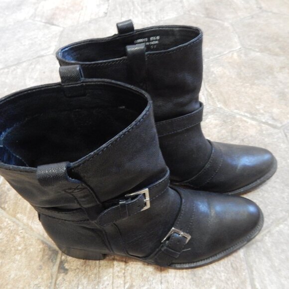 Black leather boots, size 8.5, C&H - Picture 2 of 3